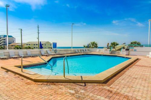 Gorgeous and well appointed efficiency with shared pool and beach access photo 15