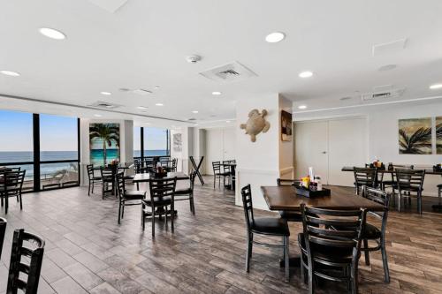 Gorgeous and well appointed efficiency with shared pool and beach access photo 28