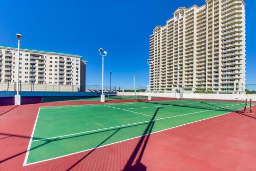 Gorgeous and well appointed efficiency with shared pool and beach access photo 32