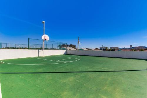 Gorgeous and well appointed efficiency with shared pool and beach access photo 34