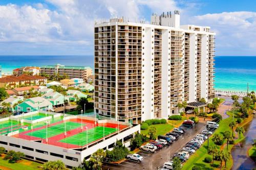 Gorgeous and well appointed efficiency with shared pool and beach access photo 36