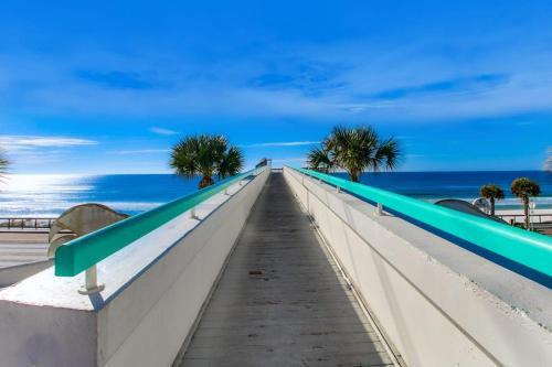 Gorgeous and well appointed efficiency with shared pool and beach access photo 38