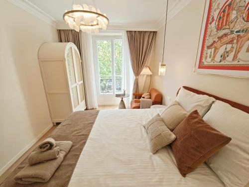 Elegant Bright Apt near Le Marais Bastille for 6