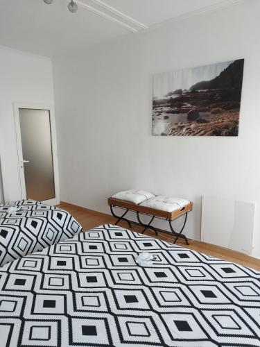 a white room with a bed and a bench at Casa Bela in Sagres