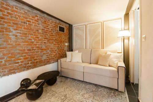 Youhosty - Design Isola Studio