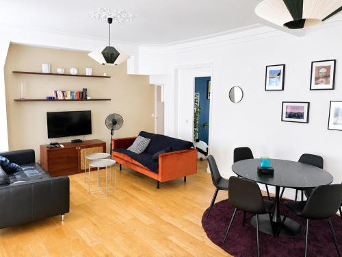 Marché St-Honoré Apartment