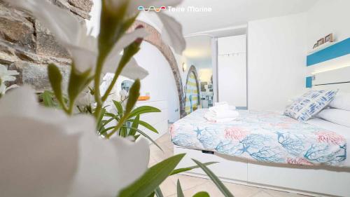 a bedroom with a bed and a mirror at Sky & Sea, Terre Marine in Volastra