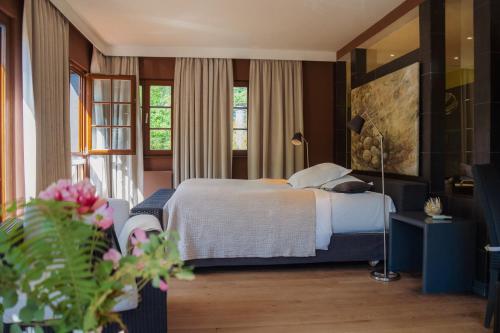 a hotel room with a bed and a window at Hôtel le Moulin in Gundershoffen