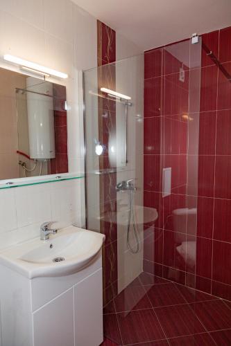 a bathroom with a sink and a shower and a sink at Антична панорама in Hisarya