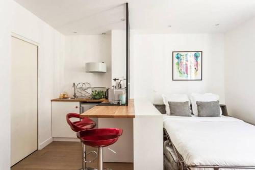 Modern studio perfectly equipped and renovated