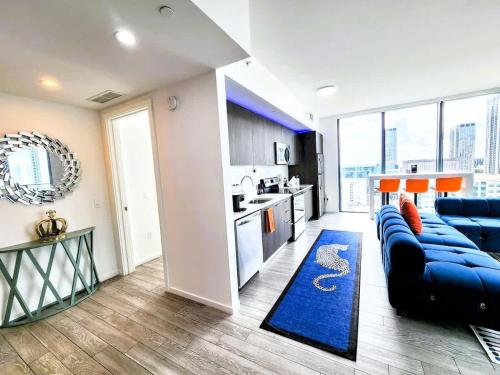 3BR Skyline Luxury with a 100 inch TV, Balcony & Prime Miami Location photo 5
