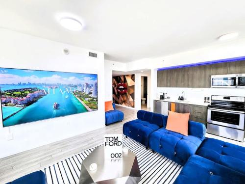 3BR Skyline Luxury with a 100 inch TV, Balcony & Prime Miami Location photo 6