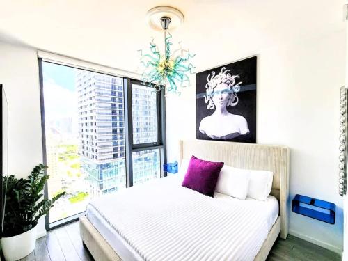 3BR Skyline Luxury with a 100 inch TV, Balcony & Prime Miami Location photo 15