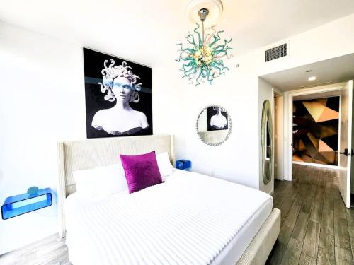 3BR Skyline Luxury with a 100 inch TV, Balcony & Prime Miami Location photo 17