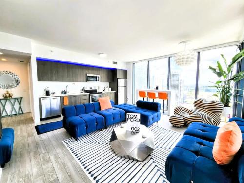 3BR Skyline Luxury with a 100 inch TV, Balcony & Prime Miami Location photo 21