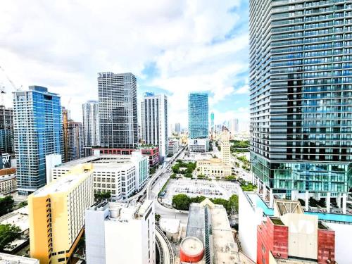 3BR Skyline Luxury with a 100 inch TV, Balcony & Prime Miami Location photo 24