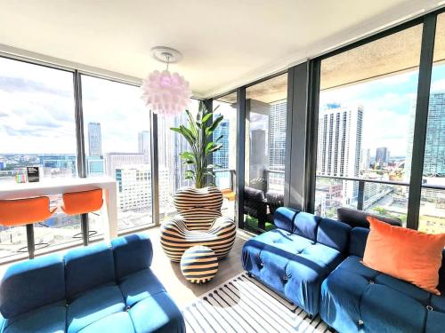 3BR Skyline Luxury with a 100 inch TV, Balcony & Prime Miami Location photo 26