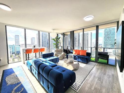 3BR Skyline Luxury with a 100 inch TV, Balcony & Prime Miami Location photo 27