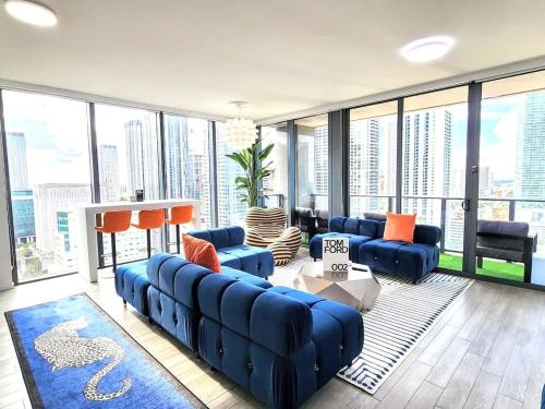 3BR Skyline Luxury with a 100 inch TV, Balcony & Prime Miami Location photo 28