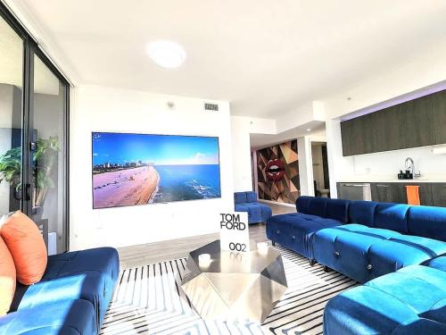 3BR Skyline Luxury with a 100 inch TV, Balcony & Prime Miami Location photo 32