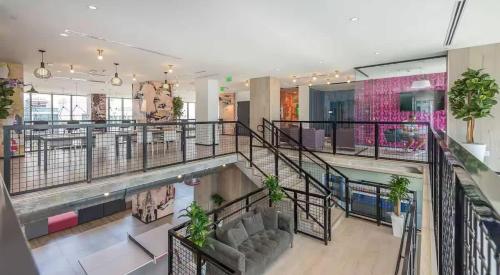 3BR Skyline Luxury with a 100 inch TV, Balcony & Prime Miami Location photo 38