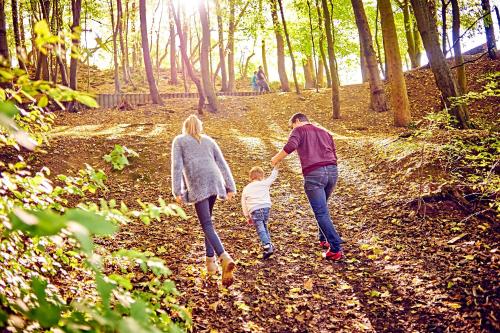 a family walking down a path with a child at DJH Jugendherberge Hagen in Hagen