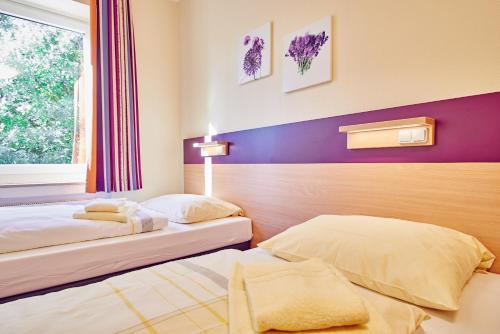 a bedroom with two beds and a window at DJH Jugendherberge Hagen in Hagen