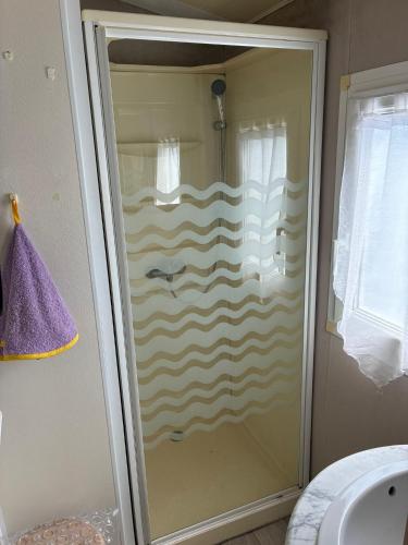 Le Cabanon des Étangs by Sur la mer