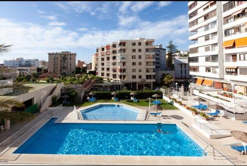 Sunset Pool - La Nogalera - City Center