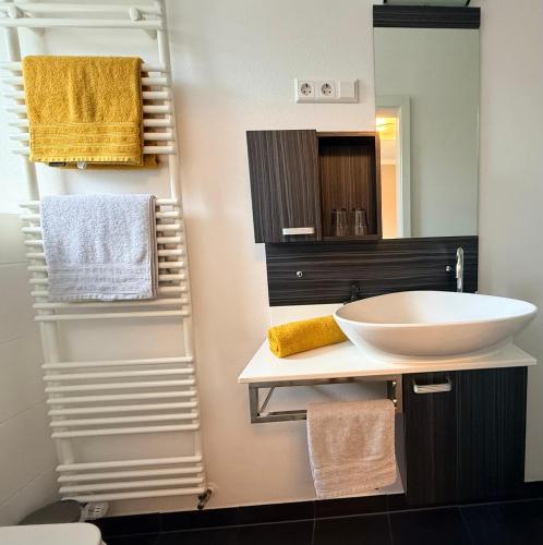 a bathroom with a sink and a mirror at Haus Übernachtenswert Cochem Mosel in Cochem