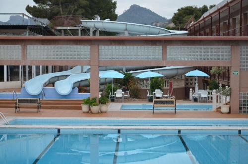 a pool at a hotel with a water slide at Complejo Turistico la Pinada in Gilet