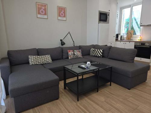 Modern 1 Bd Stay Near Piraeus Tower