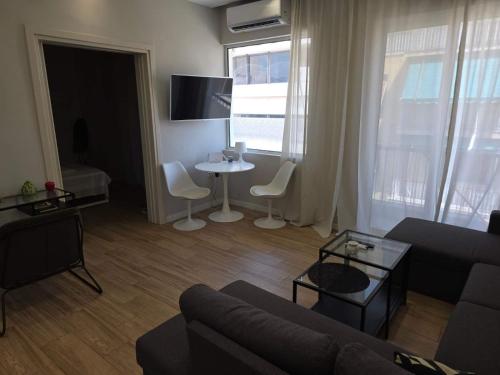 Modern 1 Bd Stay Near Piraeus Tower