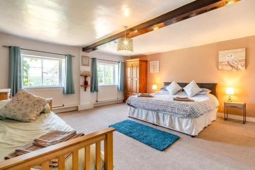 a bedroom with two beds and a couch at 4 Bed in East Harling oc-m31907 in East Harling