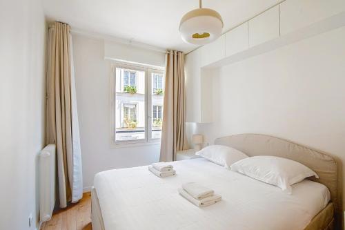 GuestReady - Sunlit Elegance with the Eiffel view