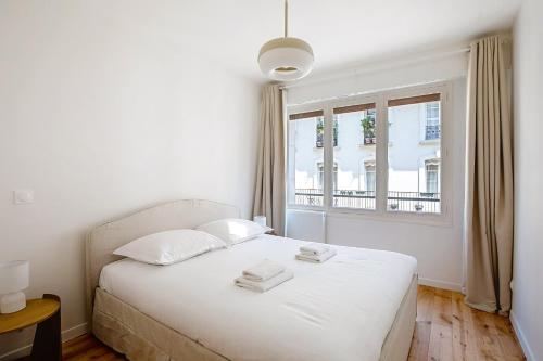 GuestReady - Sunlit Elegance with the Eiffel view