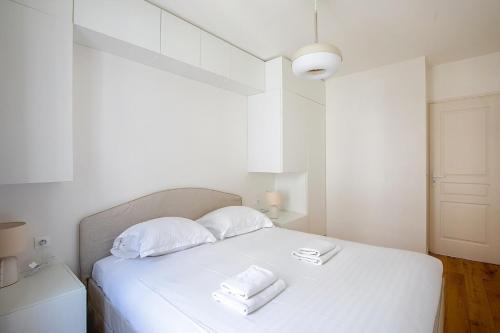 GuestReady - Sunlit Elegance with the Eiffel view