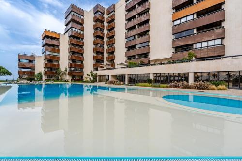 Cascais Chic Apartment with Pool and parking