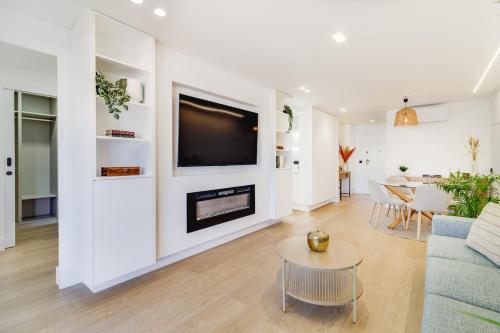 Cascais Chic Apartment with Pool and parking