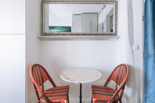 Very Central Studio Apartment for 2 in Paris