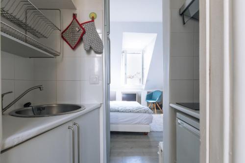 Very Central Studio Apartment for 2 in Paris
