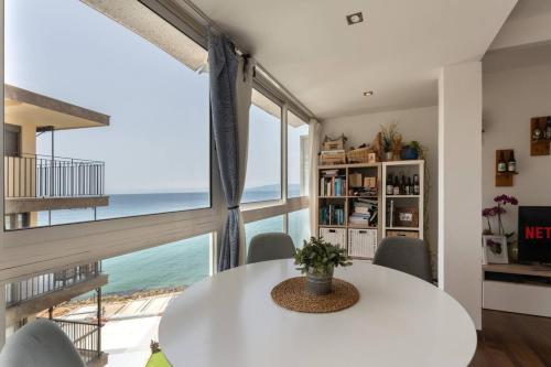 Seaview 2BR Cozy Apartment