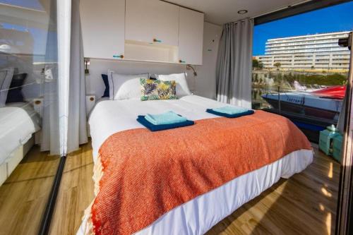 SLEEPBOAT Floating House Boat Oporto Douro