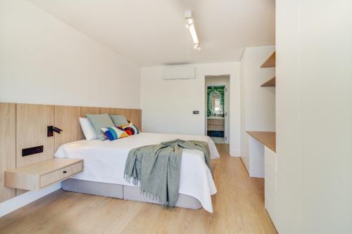 Cascais Chic Apartment with Pool and parking