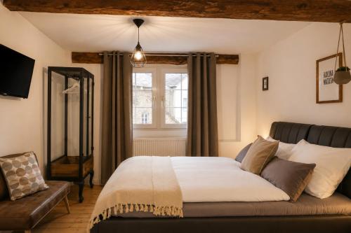 a bedroom with a bed and a window at Boutique Hotel Marielle in Bad Münstereifel