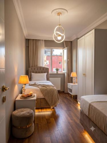 a bedroom with a bed and a window at Golden Homes in Bostancı