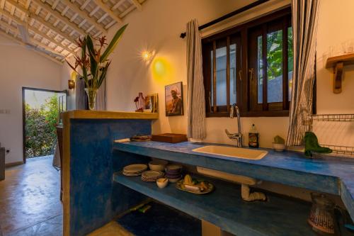 a bathroom with a sink and a mirror at Old Chilli House in Unawatuna