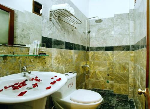 Phòng tắm tại An Hoi Town Homestay