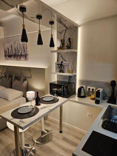 TRISAP Luxury Suites R Suite