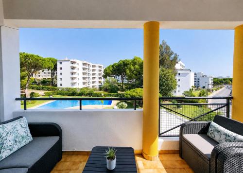 FLH Vilamoura Balcony with Pool